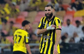 尤文欧冠资格危，“意甲龙哥”下课近，击败国足